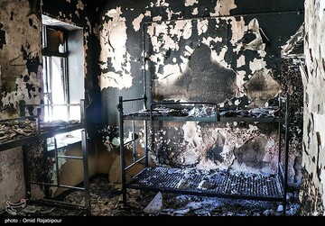 آثار حمله و آتش زدن حوزه علمیه رامسر توسط اغتشاشگران