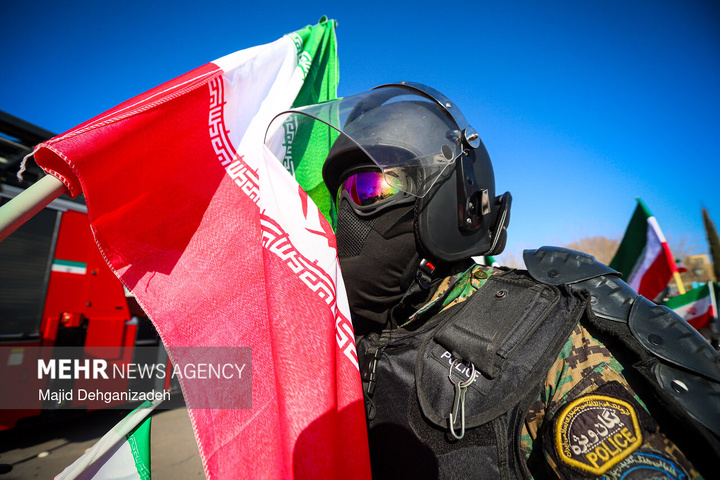 آئین اهتزاز پرچم مقدس جمهوری اسلامی ایران در یزد