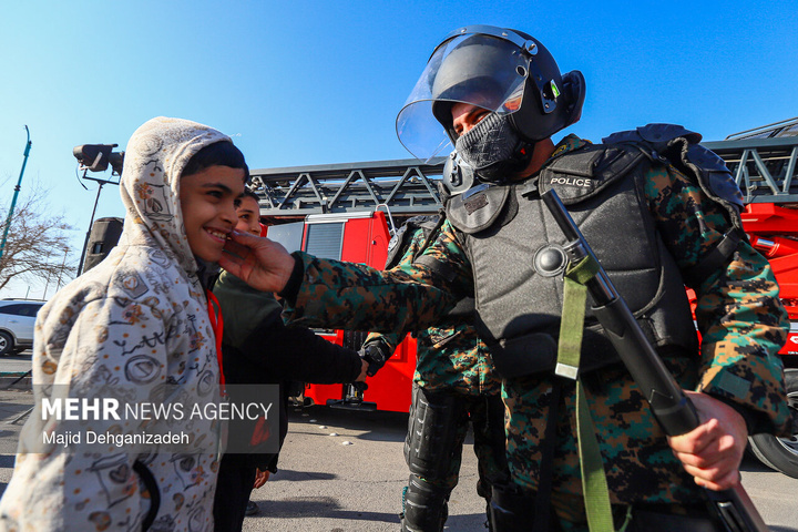 آئین اهتزاز پرچم مقدس جمهوری اسلامی ایران در یزد