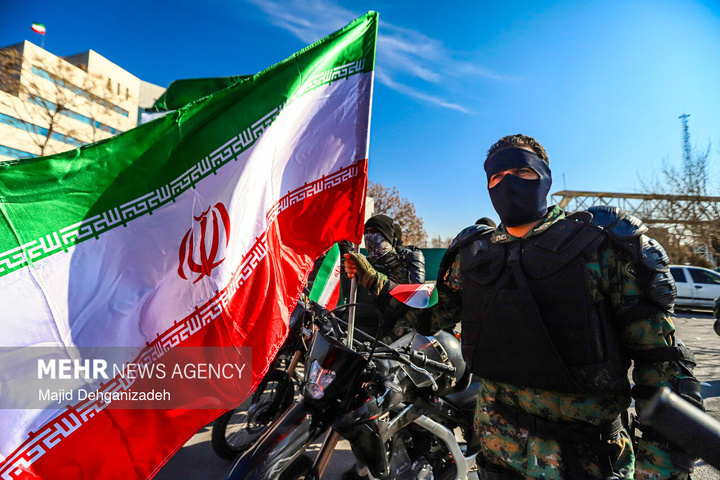 آئین اهتزاز پرچم مقدس جمهوری اسلامی ایران در یزد