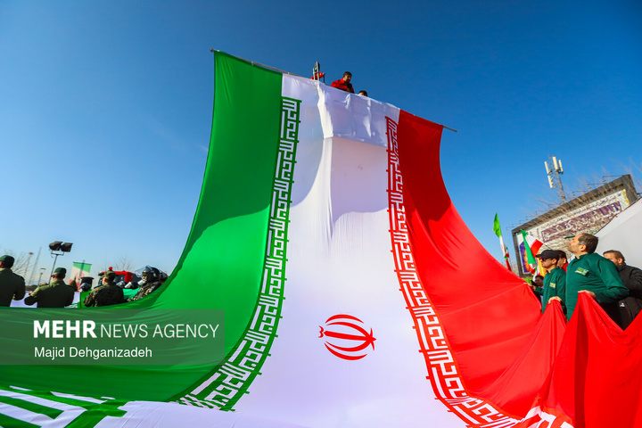 آئین اهتزاز پرچم مقدس جمهوری اسلامی ایران در یزد