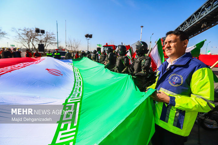 آئین اهتزاز پرچم مقدس جمهوری اسلامی ایران در یزد
