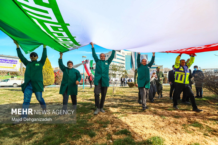 آئین اهتزاز پرچم مقدس جمهوری اسلامی ایران در یزد
