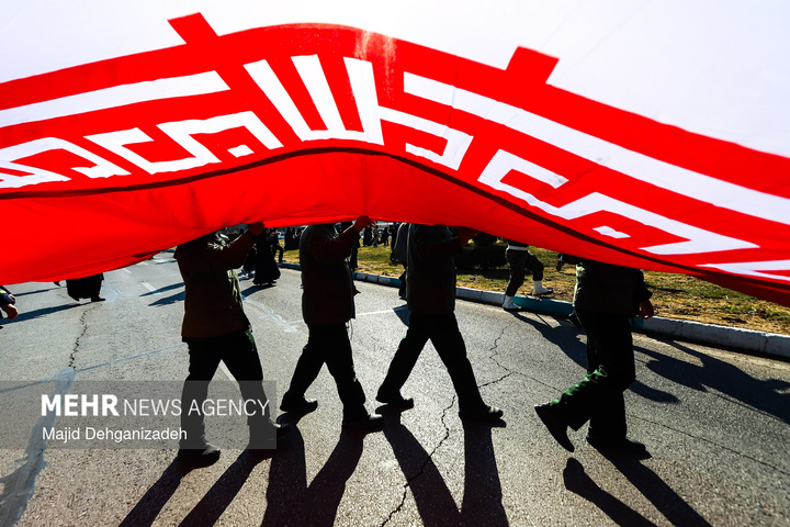 آئین اهتزاز پرچم مقدس جمهوری اسلامی ایران در یزد