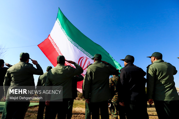 آئین اهتزاز پرچم مقدس جمهوری اسلامی ایران در یزد