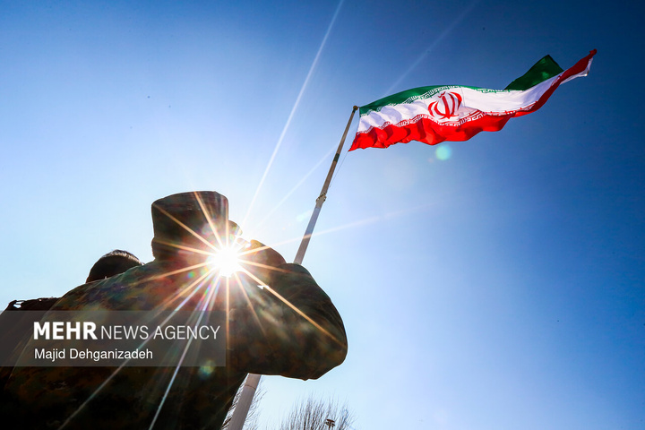 آئین اهتزاز پرچم مقدس جمهوری اسلامی ایران در یزد