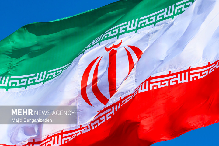 آئین اهتزاز پرچم مقدس جمهوری اسلامی ایران در یزد