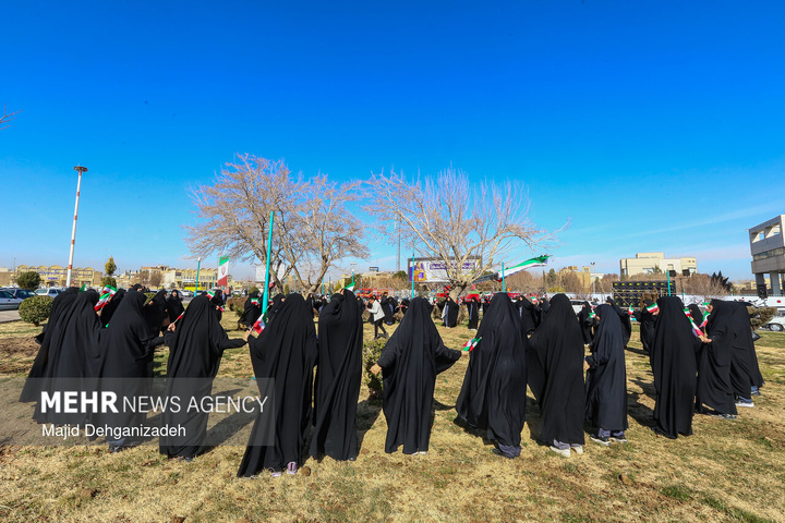 آئین اهتزاز پرچم مقدس جمهوری اسلامی ایران در یزد