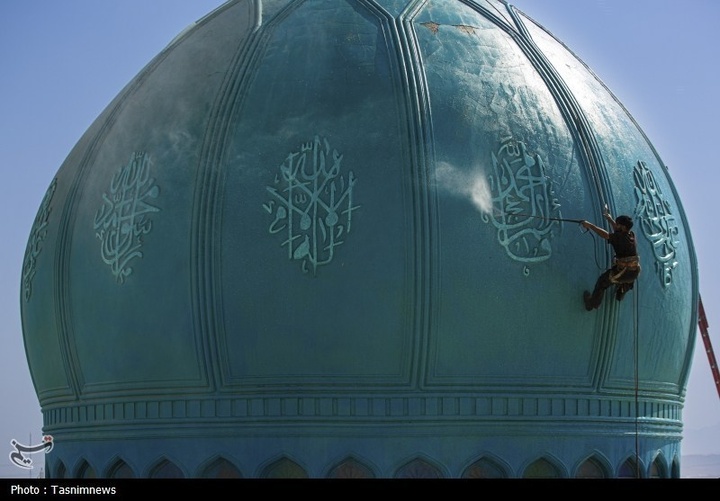 شستشوی گنبدهای مسجد مقدس جمکران