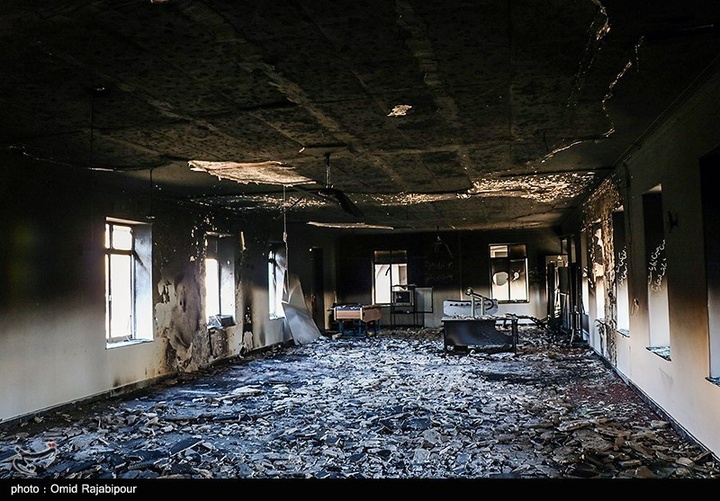 آثار حمله و آتش زدن حوزه علمیه رامسر توسط اغتشاشگران