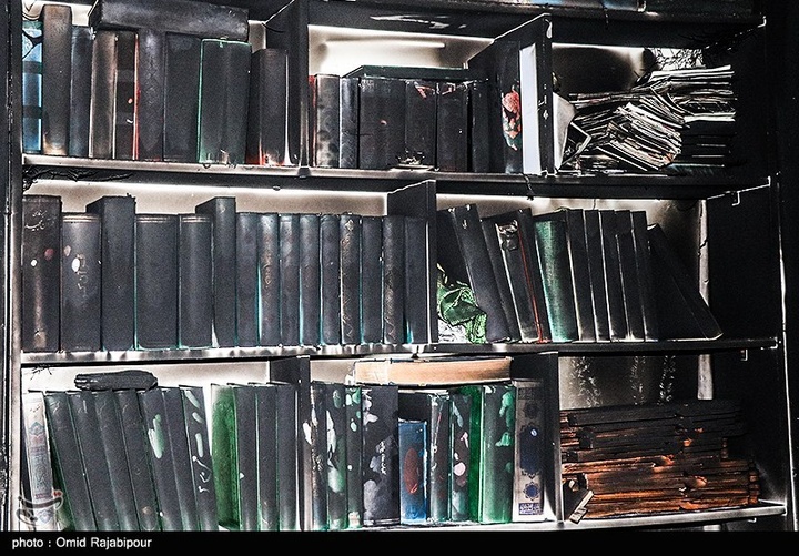 آثار حمله و آتش زدن حوزه علمیه رامسر توسط اغتشاشگران