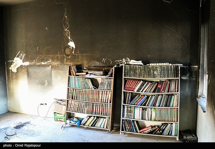 آثار حمله و آتش زدن حوزه علمیه رامسر توسط اغتشاشگران