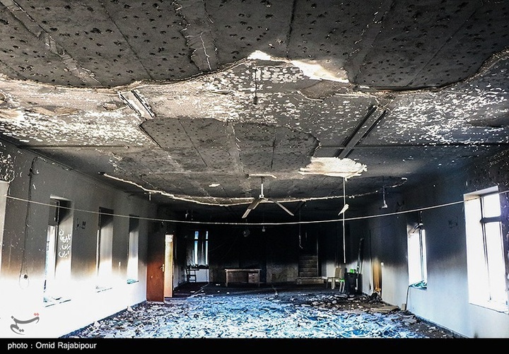 آثار حمله و آتش زدن حوزه علمیه رامسر توسط اغتشاشگران