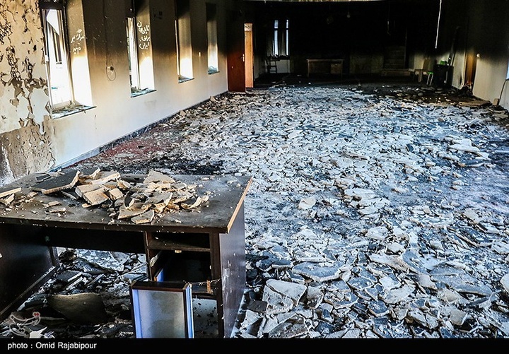 آثار حمله و آتش زدن حوزه علمیه رامسر توسط اغتشاشگران
