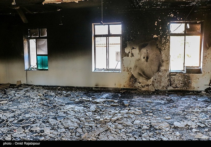 آثار حمله و آتش زدن حوزه علمیه رامسر توسط اغتشاشگران