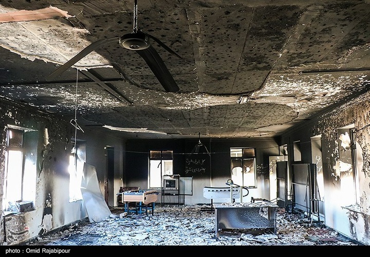 آثار حمله و آتش زدن حوزه علمیه رامسر توسط اغتشاشگران