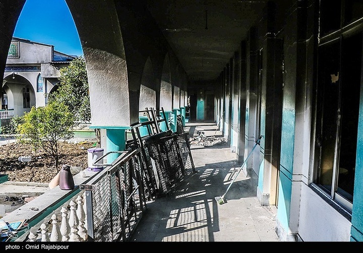 آثار حمله و آتش زدن حوزه علمیه رامسر توسط اغتشاشگران