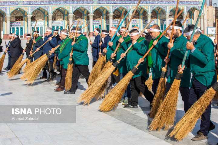 آیین جاروکشی خادمان مسجد مقدس جمکران