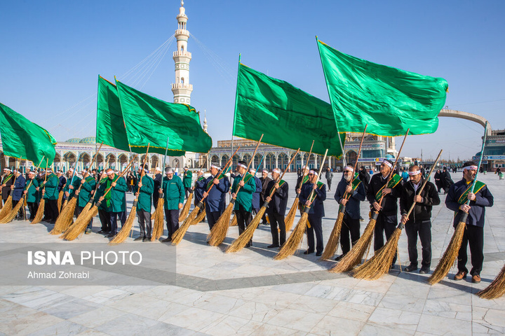 آیین جاروکشی خادمان مسجد مقدس جمکران