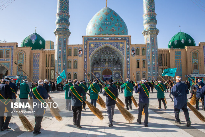 آیین جاروکشی خادمان مسجد مقدس جمکران