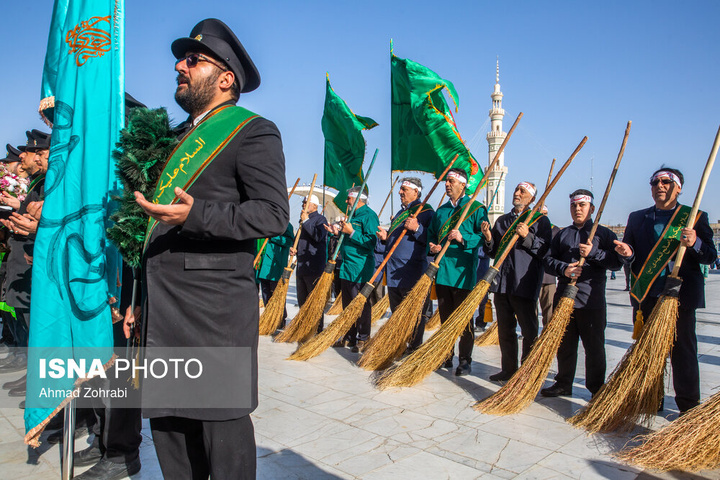 آیین جاروکشی خادمان مسجد مقدس جمکران