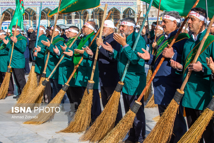 آیین جاروکشی خادمان مسجد مقدس جمکران
