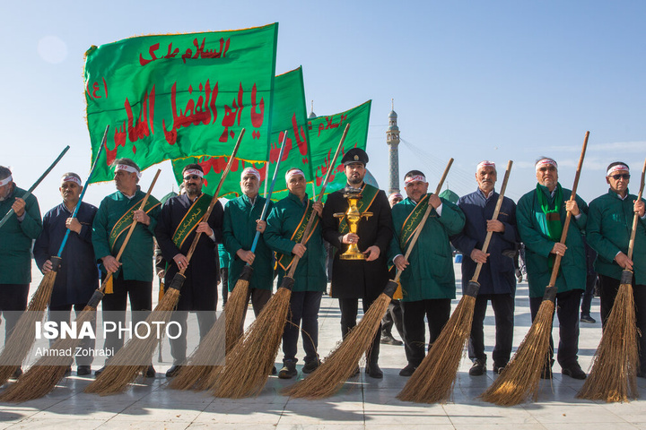 آیین جاروکشی خادمان مسجد مقدس جمکران
