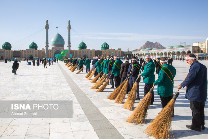 آیین جاروکشی خادمان مسجد مقدس جمکران