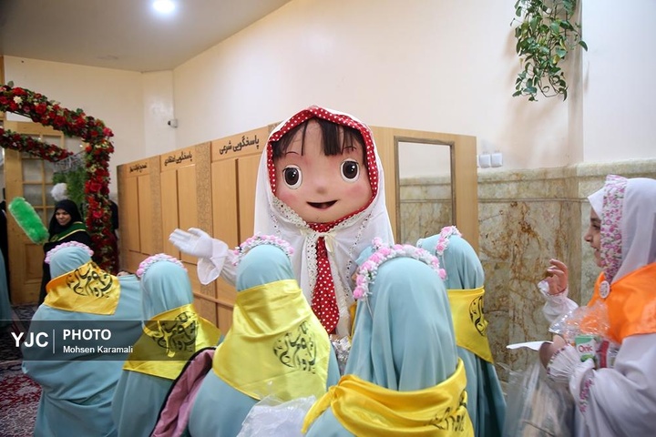 جشن تکلیف ۲ هزار دختر ۹ ساله در حرم کریمه اهل بیت سلام الله علیها