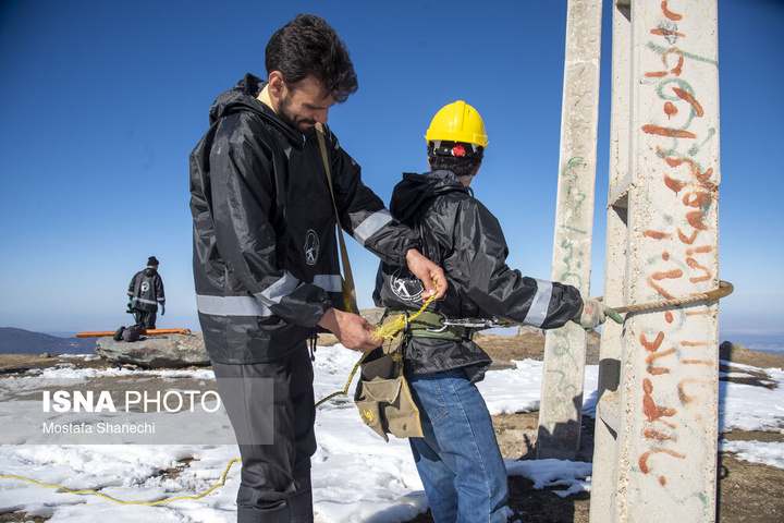 فعالیت "سیم‌بانان" در ارتفاعات برفی بابل