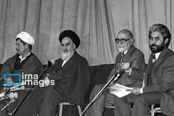 ۶ بهمن ۱۳۵۷؛ معارفه مهدی بازرگان به عنوان نخست وزیر