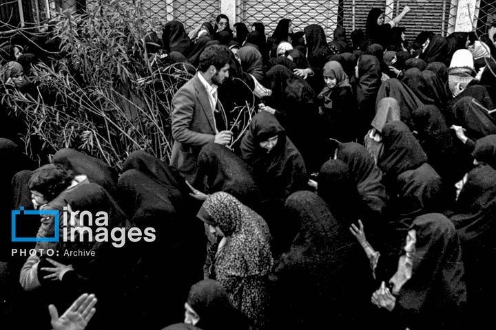 ۶ بهمن ۱۳۵۷؛ معارفه مهدی بازرگان به عنوان نخست وزیر