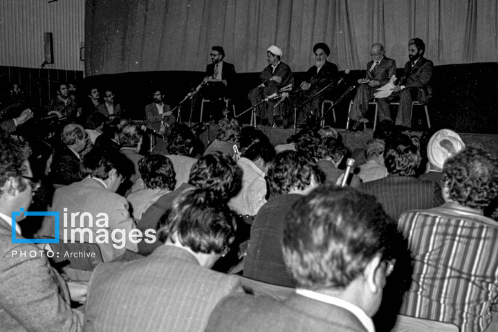 ۶ بهمن ۱۳۵۷؛ معارفه مهدی بازرگان به عنوان نخست وزیر