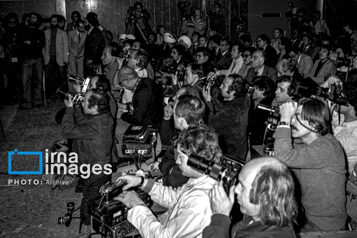 ۶ بهمن ۱۳۵۷؛ معارفه مهدی بازرگان به عنوان نخست وزیر