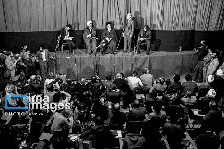 ۶ بهمن ۱۳۵۷؛ معارفه مهدی بازرگان به عنوان نخست وزیر