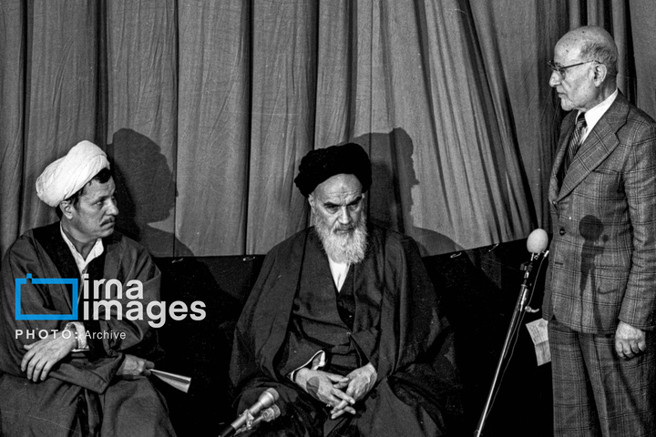 ۶ بهمن ۱۳۵۷؛ معارفه مهدی بازرگان به عنوان نخست وزیر