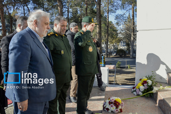 عطرافشانی و گلباران مزار شهدای ادیان توحیدی