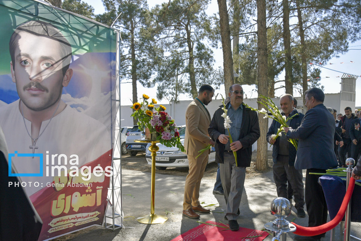 عطرافشانی و گلباران مزار شهدای ادیان توحیدی