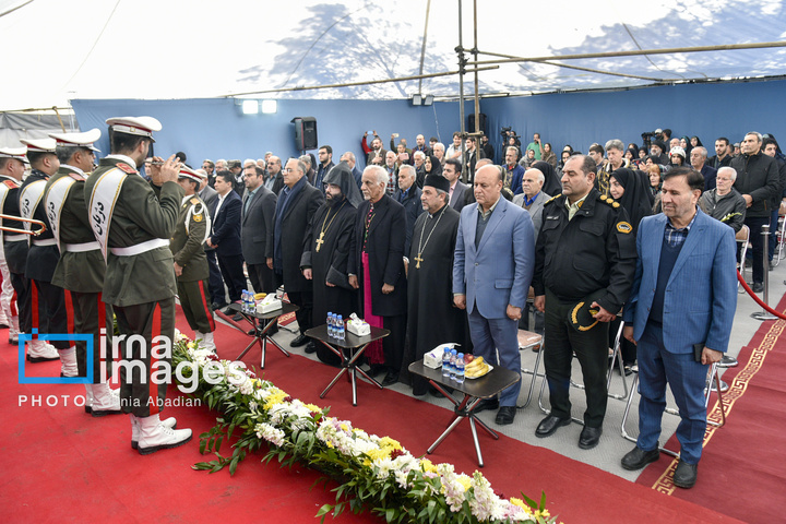 عطرافشانی و گلباران مزار شهدای ادیان توحیدی