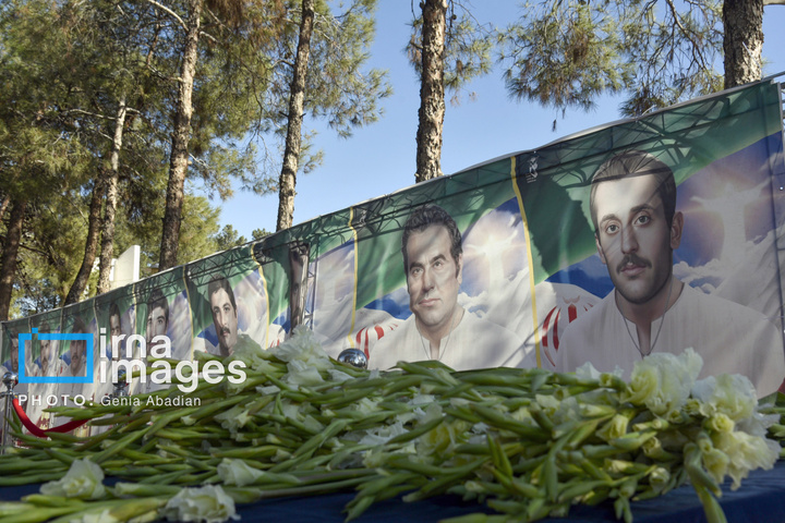 عطرافشانی و گلباران مزار شهدای ادیان توحیدی