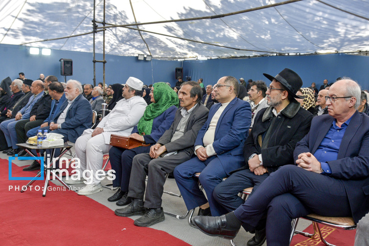 عطرافشانی و گلباران مزار شهدای ادیان توحیدی