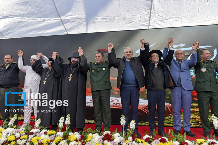 عطرافشانی و گلباران مزار شهدای ادیان توحیدی