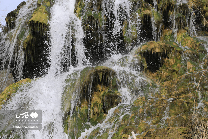 هوای بهاری آبشار تزرج هرمزگان در دل زمستان