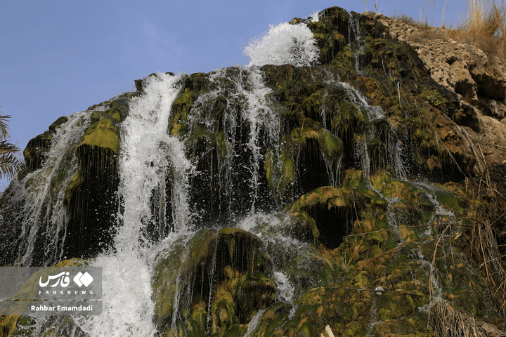 هوای بهاری آبشار تزرج هرمزگان در دل زمستان
