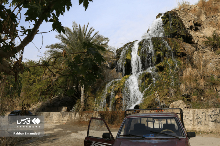 هوای بهاری آبشار تزرج هرمزگان در دل زمستان