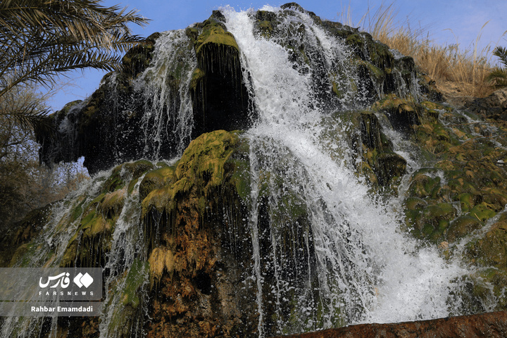 هوای بهاری آبشار تزرج هرمزگان در دل زمستان