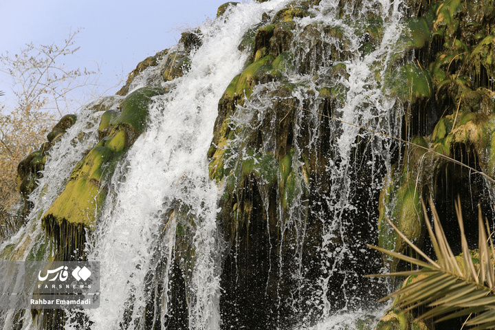 هوای بهاری آبشار تزرج هرمزگان در دل زمستان