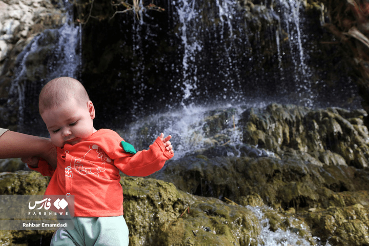 هوای بهاری آبشار تزرج هرمزگان در دل زمستان