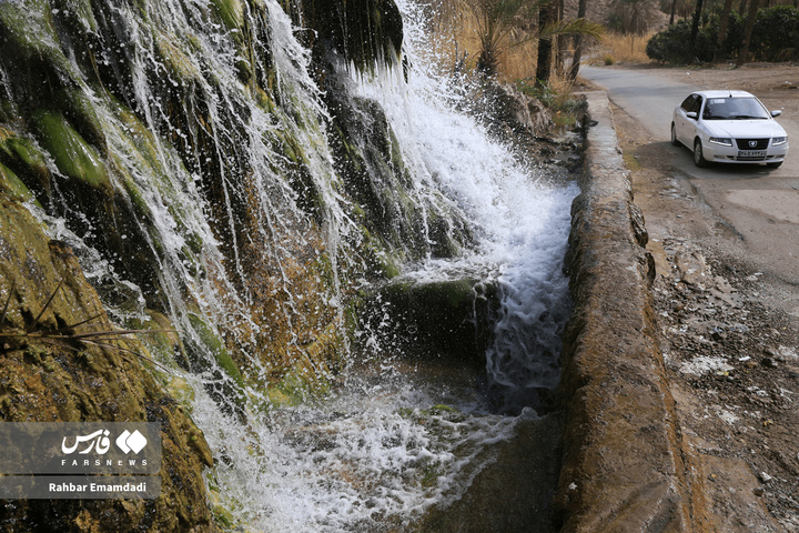 هوای بهاری آبشار تزرج هرمزگان در دل زمستان