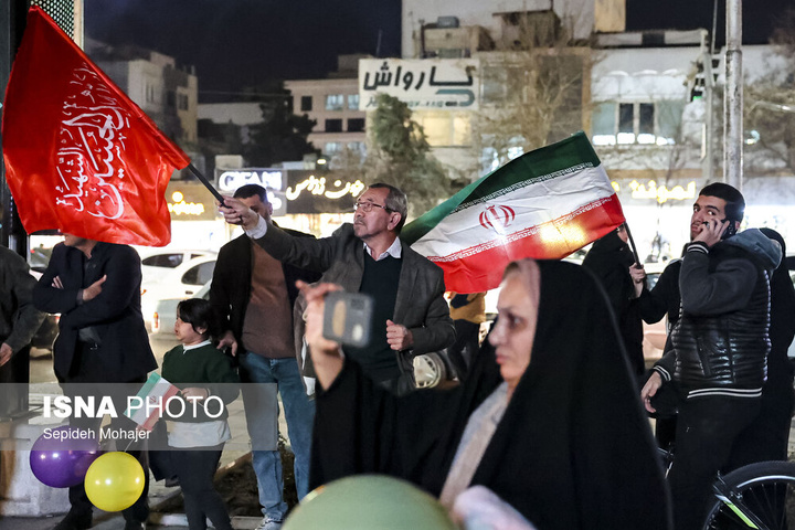 نور افشانی در شب سالگرد پیروزی انقلاب اسلامی - مشهد